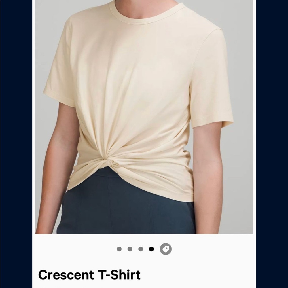Lululemon size 4 Crescent tee